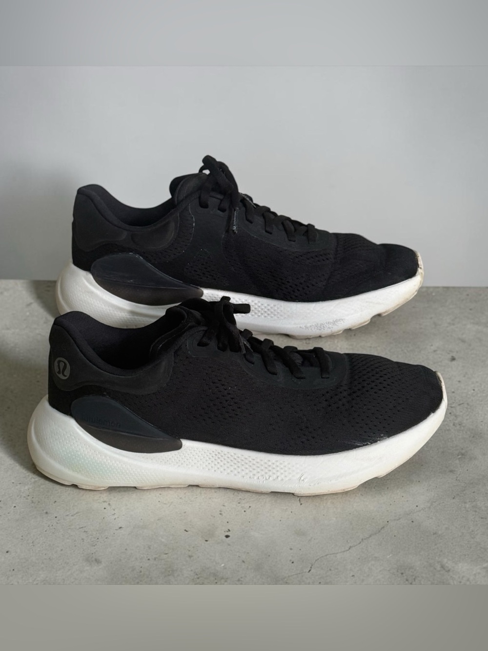 Lululemon Women’s Black Beyondfeel Running Shoes! Size 10!